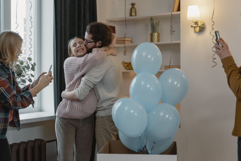 Woman snaps and tells pregnant friend baby is a boy before gender reveal.